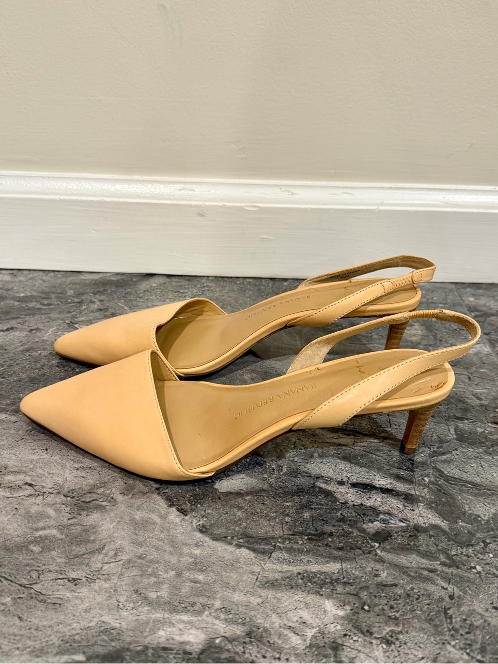 Banana Republic Kitten pumps